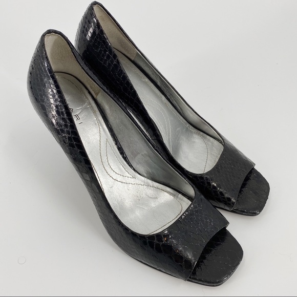Tahari riddle peep toe square heel